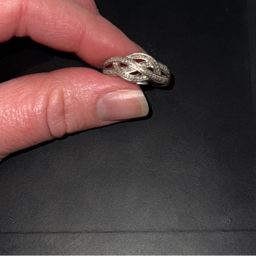 Elegant Silver Ring with Metallic Finish